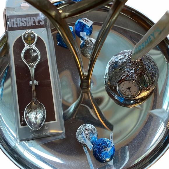 Hershey’s Chocolate Spoon and Kiss Clock Bundle - Picture 1 of 9